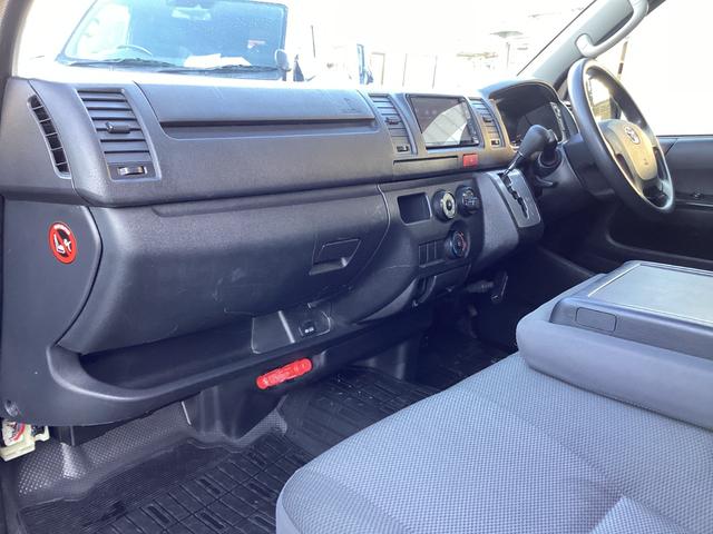 レジアスエースバン ロングＤＸ　４型　ワンオーナー　ＧＬパッケージ仕様　ミラー型バックモニター　ルーフキャリア　リアスライドガラス小窓　助手席エアバック　１００Ｖ電源　ビルトインＥＴＣ　内張レザー変更　ストラーダＨＤＤナビ　キーレス（33枚目）