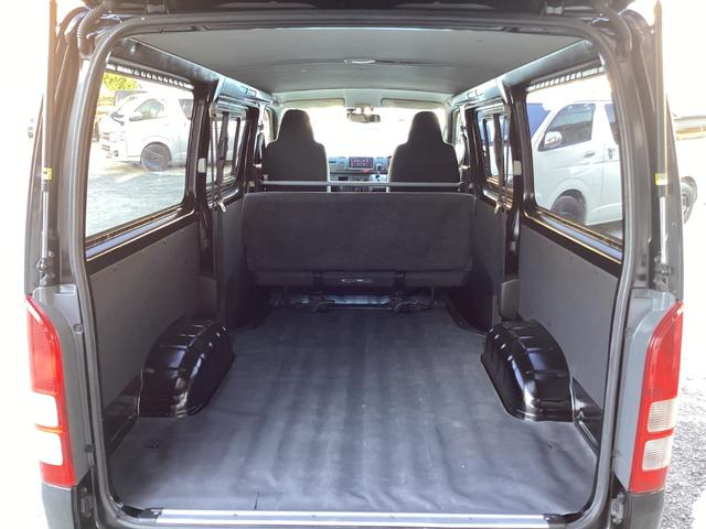 レジアスエースバン ロングＤＸ　４型　ワンオーナー　ＧＬパッケージ仕様　ミラー型バックモニター　ルーフキャリア　リアスライドガラス小窓　助手席エアバック　１００Ｖ電源　ビルトインＥＴＣ　内張レザー変更　ストラーダＨＤＤナビ　キーレス（39枚目）