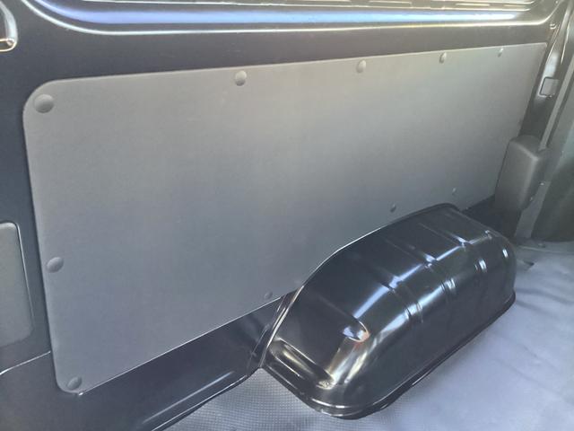 レジアスエースバン ロングＤＸ　４型　ワンオーナー　ＧＬパッケージ仕様　ミラー型バックモニター　ルーフキャリア　リアスライドガラス小窓　助手席エアバック　１００Ｖ電源　ビルトインＥＴＣ　内張レザー変更　ストラーダＨＤＤナビ　キーレス（41枚目）