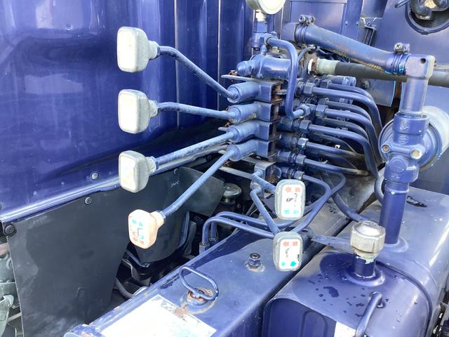 タイタントラック ロングワイドロー　平ボディー　クレーン付き　三方開　最積２ｔ　ダブルタイヤ　５速ミッション　パワーステアリング　エアバック（14枚目）