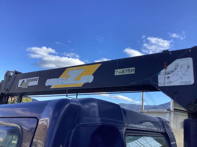 タイタントラック ロングワイドロー　平ボディー　クレーン付き　三方開　最積２ｔ　ダブルタイヤ　５速ミッション　パワーステアリング　エアバック（15枚目）