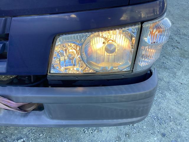 タイタントラック ロングワイドロー　平ボディー　クレーン付き　三方開　最積２ｔ　ダブルタイヤ　５速ミッション　パワーステアリング　エアバック（19枚目）