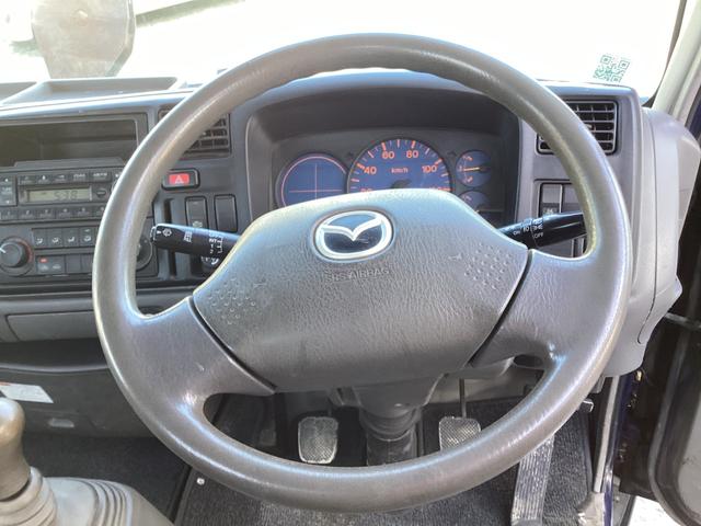 タイタントラック ロングワイドロー　平ボディー　クレーン付き　三方開　最積２ｔ　ダブルタイヤ　５速ミッション　パワーステアリング　エアバック（26枚目）