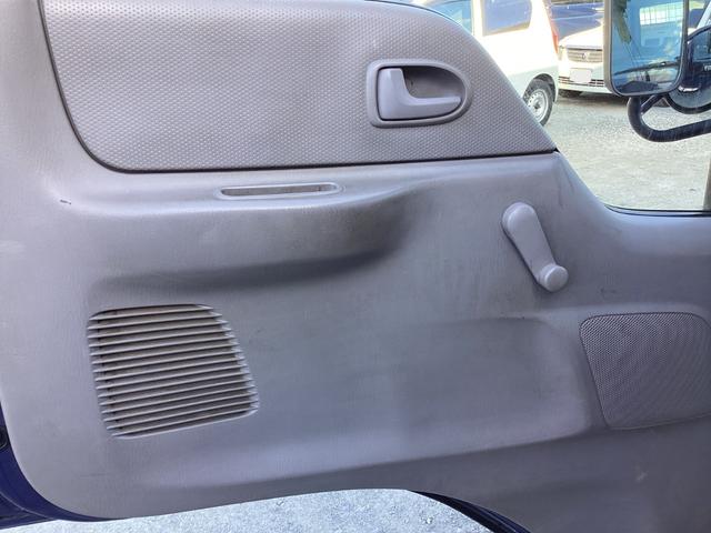 タイタントラック ロングワイドロー　平ボディー　クレーン付き　三方開　最積２ｔ　ダブルタイヤ　５速ミッション　パワーステアリング　エアバック（30枚目）