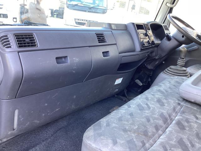 タイタントラック ロングワイドロー　平ボディー　クレーン付き　三方開　最積２ｔ　ダブルタイヤ　５速ミッション　パワーステアリング　エアバック（31枚目）