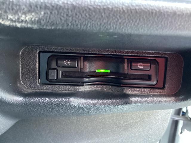 ハイエースバン スーパーＧＬ　ダークプライムＩＩ　７型　アルパインＢＩＧＸフローティングナビ　パノラミックビュー　ベッドキット　社外デジタルインナーミラー型ドラレコ前後　ヴァレンティテールランプ　クリアランスソナー　トヨタセーフティセンス（24枚目）