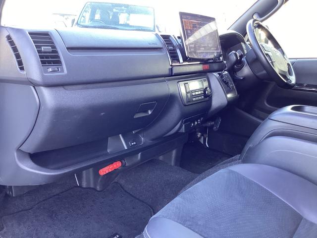 ハイエースバン スーパーＧＬ　ダークプライムＩＩ　７型　アルパインＢＩＧＸフローティングナビ　パノラミックビュー　ベッドキット　社外デジタルインナーミラー型ドラレコ前後　ヴァレンティテールランプ　クリアランスソナー　トヨタセーフティセンス（44枚目）