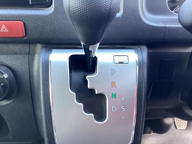 ハイエースバン ロングDX GLパッケージ 7型 9人乗り パノラミックビュー 純正LEDヘッドライト ダブルエアコン ワンオーナー クリアランスソナー トヨタセーフティセンス リアスライドガラス小窓 ドライブレコーダー 3列シート(30枚目)