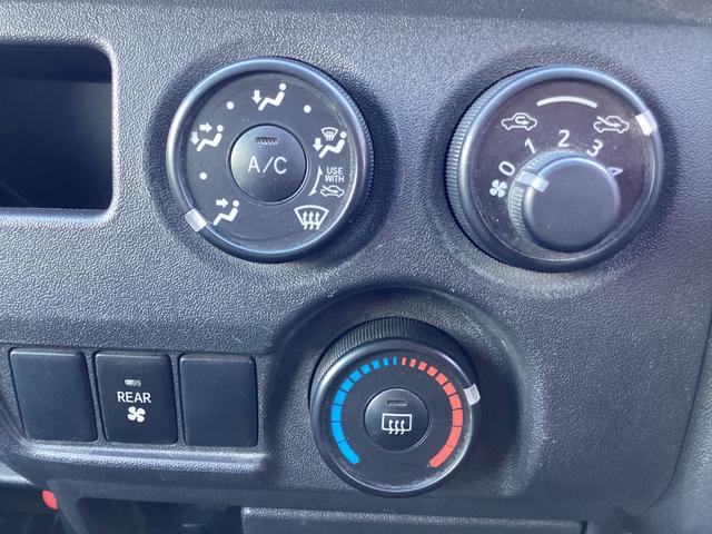 ハイエースバン ロングDX GLパッケージ 7型 9人乗り パノラミックビュー 純正LEDヘッドライト ダブルエアコン ワンオーナー クリアランスソナー トヨタセーフティセンス リアスライドガラス小窓 ドライブレコーダー 3列シート(31枚目)