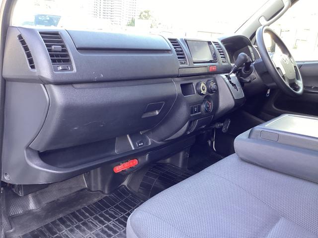 ハイエースバン ロングDX GLパッケージ 7型 9人乗り パノラミックビュー 純正LEDヘッドライト ダブルエアコン ワンオーナー クリアランスソナー トヨタセーフティセンス リアスライドガラス小窓 ドライブレコーダー 3列シート(40枚目)