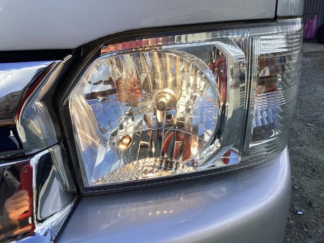 ハイエースバン SロングワイドDX 4型 GLパッケージ仕様 6人乗り リアスライドガラス小窓 ビルトインETC 内張レザー変更 バックカメラ メッキ電動格納ミラー メッキグリル レベライザー 純正SDナビ 同色バンパー(11枚目)