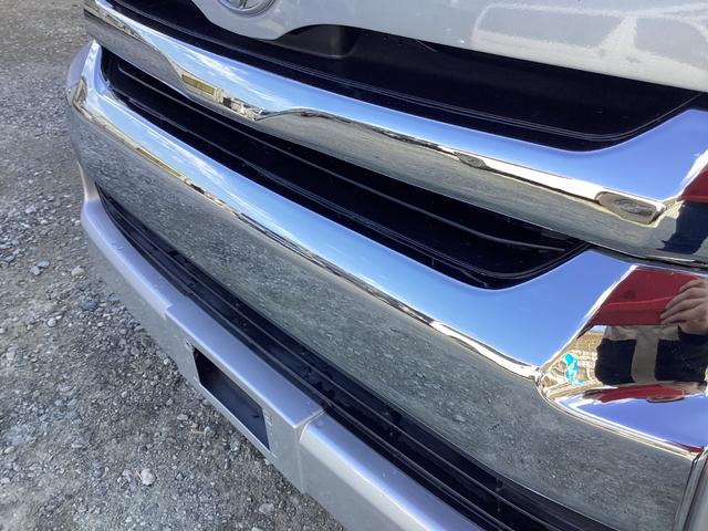 ハイエースバン SロングワイドDX 4型 GLパッケージ仕様 6人乗り リアスライドガラス小窓 ビルトインETC 内張レザー変更 バックカメラ メッキ電動格納ミラー メッキグリル レベライザー 純正SDナビ 同色バンパー(12枚目)