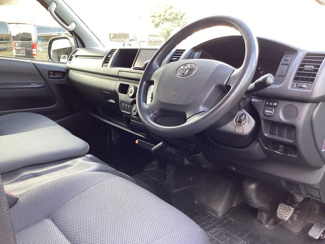 ハイエースバン SロングワイドDX 4型 GLパッケージ仕様 6人乗り リアスライドガラス小窓 ビルトインETC 内張レザー変更 バックカメラ メッキ電動格納ミラー メッキグリル レベライザー 純正SDナビ 同色バンパー(16枚目)