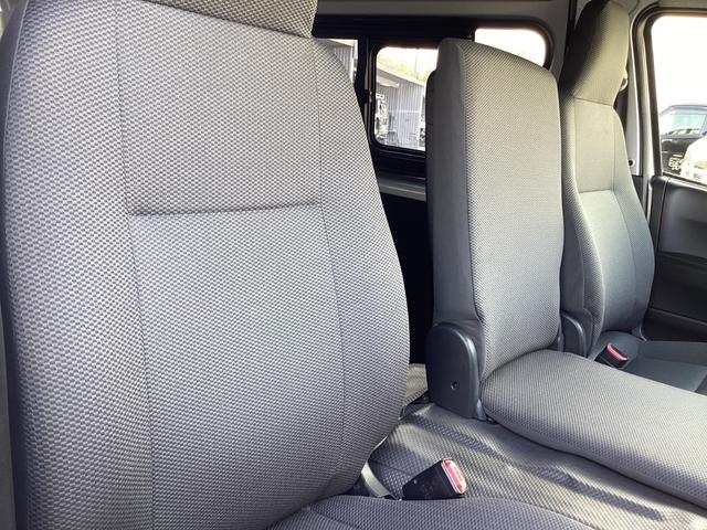 ハイエースバン SロングワイドDX 4型 GLパッケージ仕様 6人乗り リアスライドガラス小窓 ビルトインETC 内張レザー変更 バックカメラ メッキ電動格納ミラー メッキグリル レベライザー 純正SDナビ 同色バンパー(17枚目)