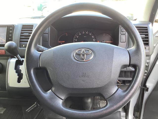 ハイエースバン SロングワイドDX 4型 GLパッケージ仕様 6人乗り リアスライドガラス小窓 ビルトインETC 内張レザー変更 バックカメラ メッキ電動格納ミラー メッキグリル レベライザー 純正SDナビ 同色バンパー(21枚目)