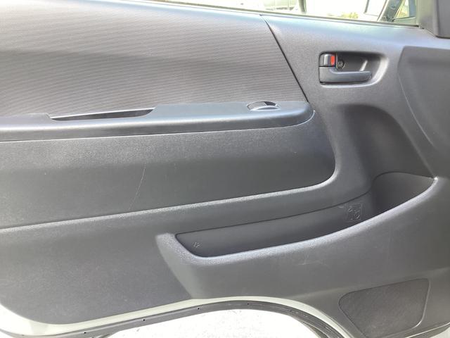 ハイエースバン SロングワイドDX 4型 GLパッケージ仕様 6人乗り リアスライドガラス小窓 ビルトインETC 内張レザー変更 バックカメラ メッキ電動格納ミラー メッキグリル レベライザー 純正SDナビ 同色バンパー(29枚目)