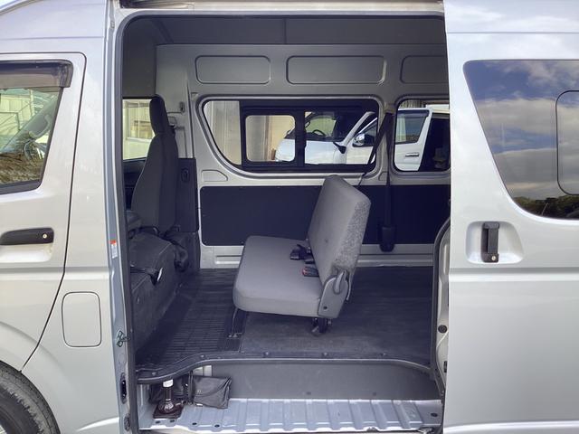 ハイエースバン SロングワイドDX 4型 GLパッケージ仕様 6人乗り リアスライドガラス小窓 ビルトインETC 内張レザー変更 バックカメラ メッキ電動格納ミラー メッキグリル レベライザー 純正SDナビ 同色バンパー(32枚目)