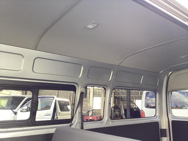 ハイエースバン SロングワイドDX 4型 GLパッケージ仕様 6人乗り リアスライドガラス小窓 ビルトインETC 内張レザー変更 バックカメラ メッキ電動格納ミラー メッキグリル レベライザー 純正SDナビ 同色バンパー(34枚目)