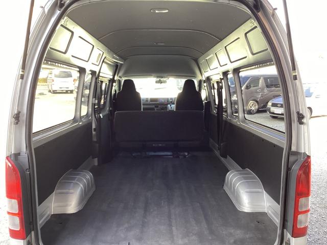 ハイエースバン SロングワイドDX 4型 GLパッケージ仕様 6人乗り リアスライドガラス小窓 ビルトインETC 内張レザー変更 バックカメラ メッキ電動格納ミラー メッキグリル レベライザー 純正SDナビ 同色バンパー(36枚目)