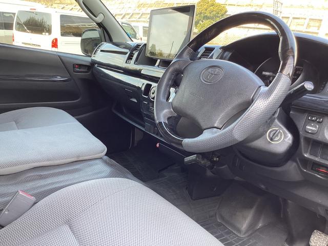 ハイエースバン SロングDX 1型 4型フェイス GLパッケージ仕様 アルパインBIGXフローティングディスプレイオーディオ ローダウン ダブルエアコン フロアパネル 社外電動格納ウインカー ミラーリアスピーカー スライド小窓(18枚目)