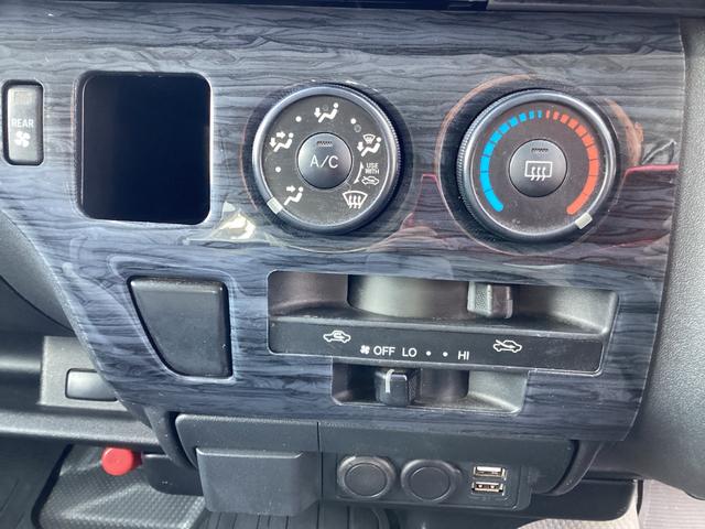 ハイエースバン SロングDX 1型 4型フェイス GLパッケージ仕様 アルパインBIGXフローティングディスプレイオーディオ ローダウン ダブルエアコン フロアパネル 社外電動格納ウインカー ミラーリアスピーカー スライド小窓(25枚目)