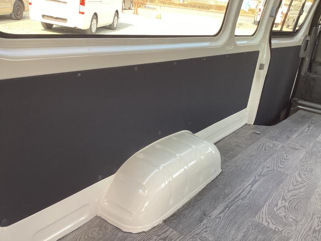 ハイエースバン SロングDX 1型 4型フェイス GLパッケージ仕様 アルパインBIGXフローティングディスプレイオーディオ ローダウン ダブルエアコン フロアパネル 社外電動格納ウインカー ミラーリアスピーカー スライド小窓(36枚目)