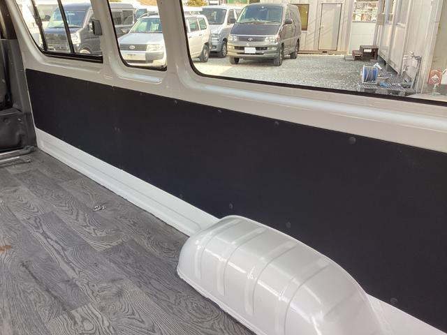 ハイエースバン SロングDX 1型 4型フェイス GLパッケージ仕様 アルパインBIGXフローティングディスプレイオーディオ ローダウン ダブルエアコン フロアパネル 社外電動格納ウインカー ミラーリアスピーカー スライド小窓(37枚目)