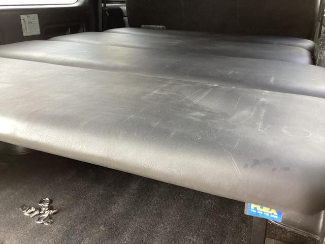 ハイエースバン スーパーＧＬ　ダークプライムＩＩ　６型　ベッドキット　社外レーダー　純正アルミホイール　トヨタセーフティセンス　リアスライドガラス小窓　ビルトインＥＴＣ２．０　助手席エアバック　１００Ｖ電源　プッシュスタート　純正ＬＥＤヘッドライト（46枚目）