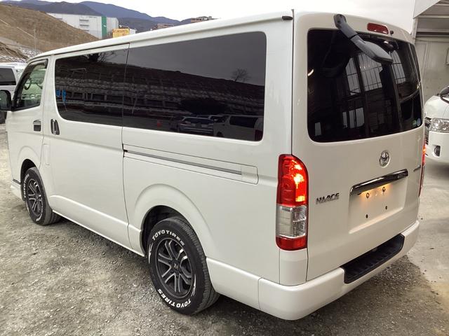 ハイエースバン スーパーＧＬ　ダークプライムＩＩ　５型　ストラーダフローティングナビ　社外アルミホイール　モデリスタデイライト付きフロントスポイラー　ＬＥＤフォグランプ　６型メッキ電動格納ミラー　ドライブレコーダー　助手席エアバック　１００Ｖ電源（3枚目）