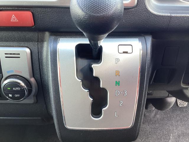 ハイエースバン ロングスーパーＧＬ　４型　純正ＬＥＤヘッドライト　プッシュスタート　新品シートカバー　バータイプルーフキャリア　ステアリングスイッチ　ミラー型バックモニター　ビルトインＥＴＣ　純正ＳＤナビ　ダブルエアコン（23枚目）