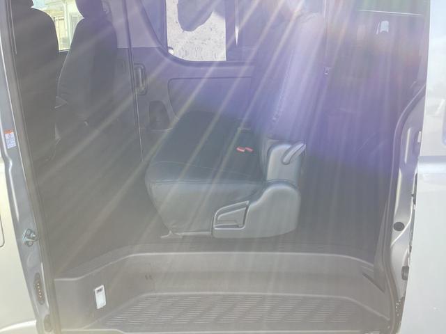 ハイエースバン ロングスーパーＧＬ　４型　純正ＬＥＤヘッドライト　プッシュスタート　新品シートカバー　バータイプルーフキャリア　ステアリングスイッチ　ミラー型バックモニター　ビルトインＥＴＣ　純正ＳＤナビ　ダブルエアコン（32枚目）