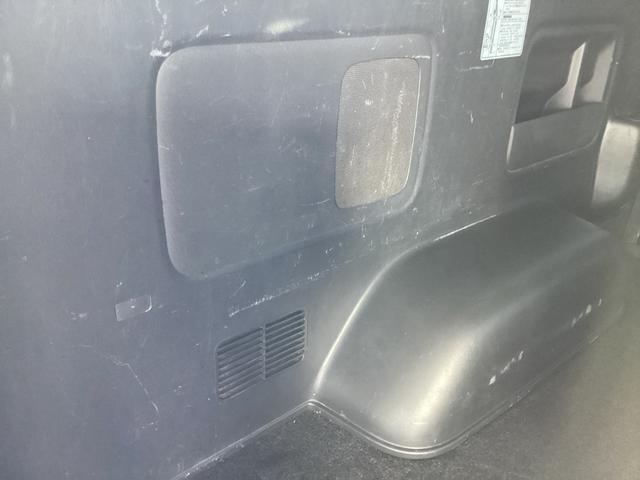 ハイエースバン ロングスーパーＧＬ　４型　純正ＬＥＤヘッドライト　プッシュスタート　新品シートカバー　バータイプルーフキャリア　ステアリングスイッチ　ミラー型バックモニター　ビルトインＥＴＣ　純正ＳＤナビ　ダブルエアコン（39枚目）
