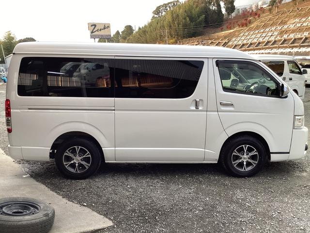 レジアスエースバン ロングワイドスーパーＧＬ　４型　両側パワースライドドア　ワンオーナー　純正ＬＥＤヘッドライト　プッシュスタート　純正アルミホイール　ビルトインＥＴＣ　タイミングベルト交換済み　バックカメラ　ダブルエアコン　メッキグリル（6枚目）