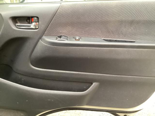 レジアスエースバン ロングワイドスーパーＧＬ　４型　両側パワースライドドア　ワンオーナー　純正ＬＥＤヘッドライト　プッシュスタート　純正アルミホイール　ビルトインＥＴＣ　タイミングベルト交換済み　バックカメラ　ダブルエアコン　メッキグリル（14枚目）