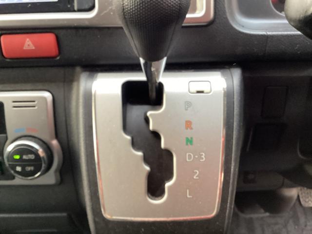 レジアスエースバン ロングワイドスーパーＧＬ　４型　両側パワースライドドア　ワンオーナー　純正ＬＥＤヘッドライト　プッシュスタート　純正アルミホイール　ビルトインＥＴＣ　タイミングベルト交換済み　バックカメラ　ダブルエアコン　メッキグリル（22枚目）