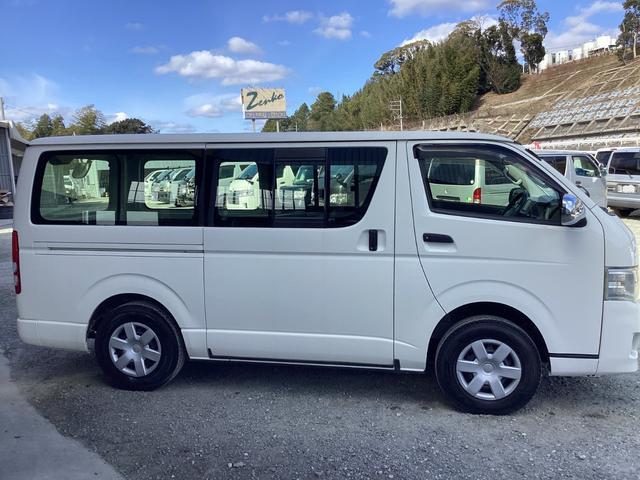 レジアスエースバン ロングＤＸ　３型後期　４ＷＤ　６人乗り　ワンオーナー　ＧＬパッケージ仕様　寒冷地仕様　５速ミッション　リアスライドガラス小窓　リアヒーター　メッキ電動格納ミラー　内張レザー変更　バックカメラ　キーレス　ＥＴＣ（6枚目）