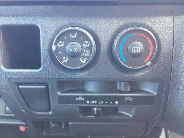 レジアスエースバン ロングＤＸ　３型後期　４ＷＤ　６人乗り　ワンオーナー　ＧＬパッケージ仕様　寒冷地仕様　５速ミッション　リアスライドガラス小窓　リアヒーター　メッキ電動格納ミラー　内張レザー変更　バックカメラ　キーレス　ＥＴＣ（25枚目）