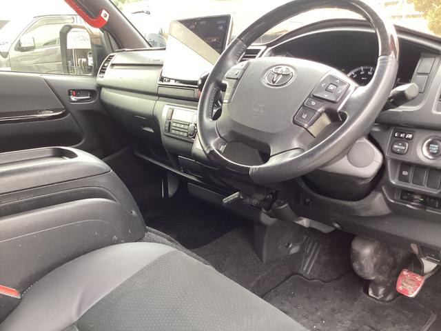 ハイエースバン スーパーＧＬ　ダークプライムＩＩ　６型後期　アルパインＢＩＧＸフローティングナビ　社外アルミホイール　ワンオーナー　クリアランスソナー　デジタルインナーミラー　トヨタセーフティセンス　ＬＥＤイエローフォグランプ　ＬＥＤカーゴランプ（22枚目）