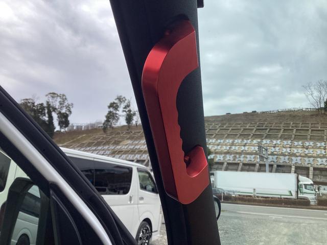 ハイエースバン スーパーＧＬ　ダークプライムＩＩ　６型後期　アルパインＢＩＧＸフローティングナビ　社外アルミホイール　ワンオーナー　クリアランスソナー　デジタルインナーミラー　トヨタセーフティセンス　ＬＥＤイエローフォグランプ　ＬＥＤカーゴランプ（39枚目）