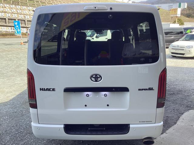 ハイエースバン スーパーＧＬ　ダークプライムＩＩ　７型　両側パワースライドドア　パノラミックビュー　ワンオーナー　インナーブラックＬＥＤヘッドライト　クリアランスソナー　ＴＳＳ　社外アルミホイール　デジタルインナーミラー　社外テールランプ（4枚目）