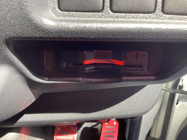 ハイエースバン スーパーＧＬ　ダークプライムＩＩ　７型　両側パワースライドドア　パノラミックビュー　ワンオーナー　インナーブラックＬＥＤヘッドライト　クリアランスソナー　ＴＳＳ　社外アルミホイール　デジタルインナーミラー　社外テールランプ（27枚目）