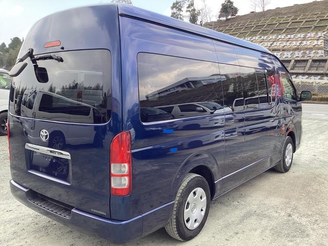 レジアスエースバン スーパーロングワイドDX GLパック 3型後期 ダブルエアコン リアスーパーGLシート ワンオーナー 床張り加工 ストラーダフローティングナビ ベッドキット フリップダウンモニター 純正HIDヘッドライト リアスライドガラス小窓 キーレス(5枚目)