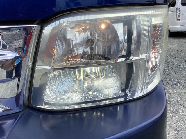 レジアスエースバン スーパーロングワイドDX GLパック 3型後期 ダブルエアコン リアスーパーGLシート ワンオーナー 床張り加工 ストラーダフローティングナビ ベッドキット フリップダウンモニター 純正HIDヘッドライト リアスライドガラス小窓 キーレス(12枚目)