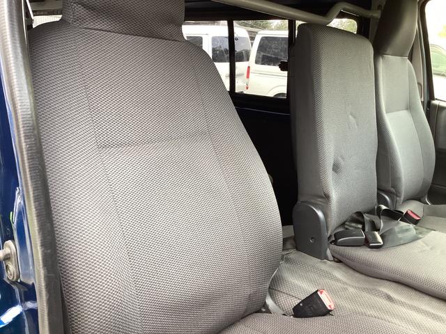 レジアスエースバン スーパーロングワイドDX GLパック 3型後期 ダブルエアコン リアスーパーGLシート ワンオーナー 床張り加工 ストラーダフローティングナビ ベッドキット フリップダウンモニター 純正HIDヘッドライト リアスライドガラス小窓 キーレス(19枚目)