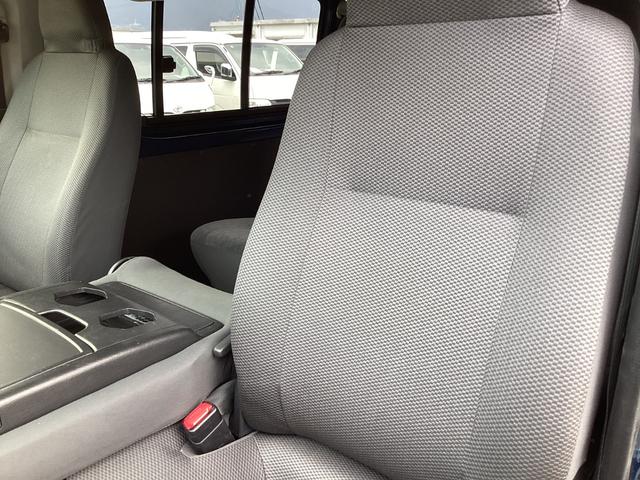 レジアスエースバン スーパーロングワイドDX GLパック 3型後期 ダブルエアコン リアスーパーGLシート ワンオーナー 床張り加工 ストラーダフローティングナビ ベッドキット フリップダウンモニター 純正HIDヘッドライト リアスライドガラス小窓 キーレス(34枚目)