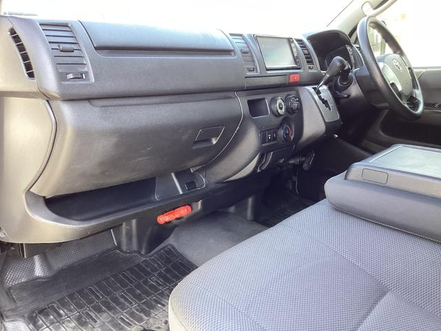 ハイエースバン ロングＤＸ　ＧＬパッケージ　６型後期　９人乗り　ダブルエアコン　パノラミックビュー　ワンオーナー　ドライブレコーダー前後　トヨタセーフティセンス　リアスライドガラス小窓　純正セキュリティ　ビルトインＥＴＣ　３列シート　キーレス（39枚目）