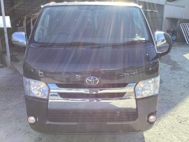 ハイエースバン ロングスーパーＧＬ　１型　４型フェイス　社外テールランプ　フルセグナビ　ホワイトレタータイヤ　バックカメラ　リアスライドガラス小窓　後期用ホイールキャップ　助手席エアバック　タイミングベルト交換済み　ＥＴＣ　キーレス（8枚目）