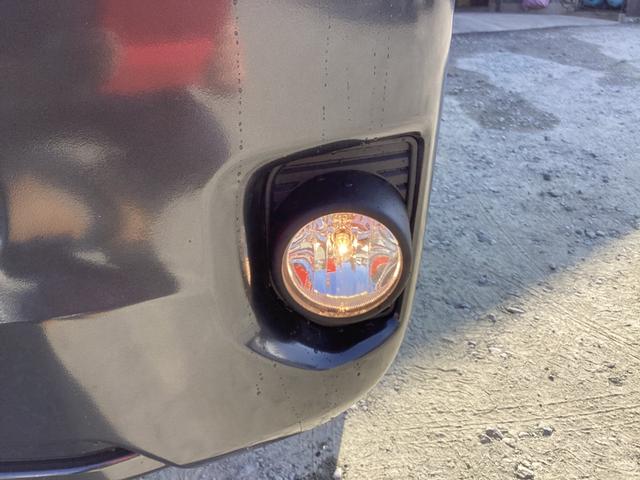 ハイエースバン ロングスーパーＧＬ　１型　４型フェイス　社外テールランプ　フルセグナビ　ホワイトレタータイヤ　バックカメラ　リアスライドガラス小窓　後期用ホイールキャップ　助手席エアバック　タイミングベルト交換済み　ＥＴＣ　キーレス（13枚目）