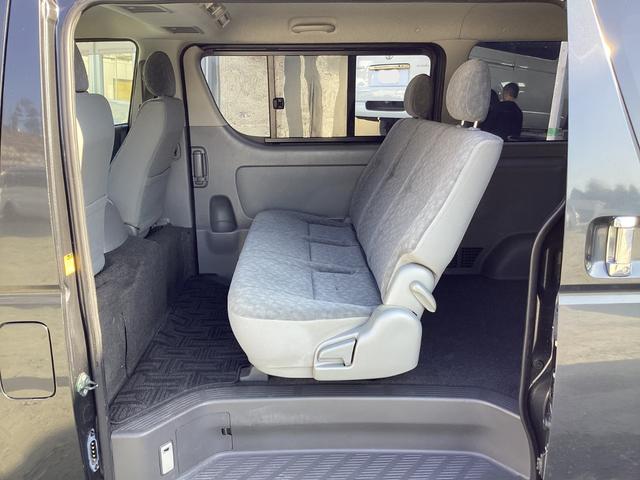 ハイエースバン ロングスーパーＧＬ　１型　４型フェイス　社外テールランプ　フルセグナビ　ホワイトレタータイヤ　バックカメラ　リアスライドガラス小窓　後期用ホイールキャップ　助手席エアバック　タイミングベルト交換済み　ＥＴＣ　キーレス（30枚目）