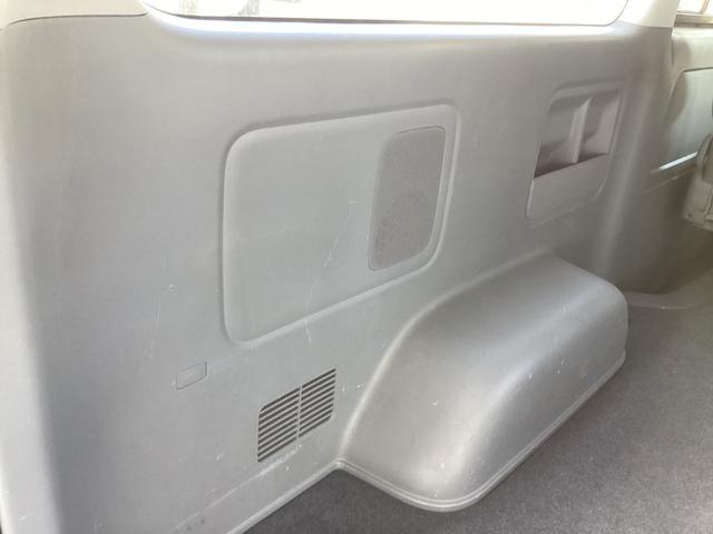 ハイエースバン ロングスーパーＧＬ　１型　４型フェイス　社外テールランプ　フルセグナビ　ホワイトレタータイヤ　バックカメラ　リアスライドガラス小窓　後期用ホイールキャップ　助手席エアバック　タイミングベルト交換済み　ＥＴＣ　キーレス（37枚目）